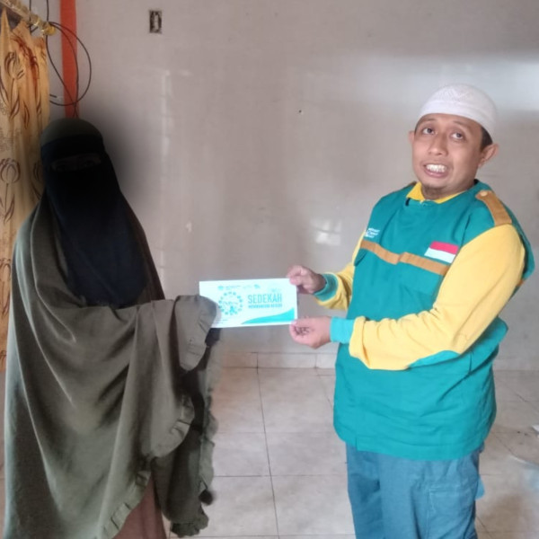 Wahdah Inspirasi Zakat Pinrang Bantu Ibu Tangguh yang Berjuang untuk Hidup dan Anak-Anaknya