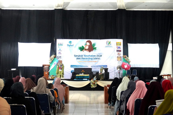 Ratusan Peserta Hadiri Seminar Kesehatan Dan Parenting Islami Muslimah Wahdah  Sinjai